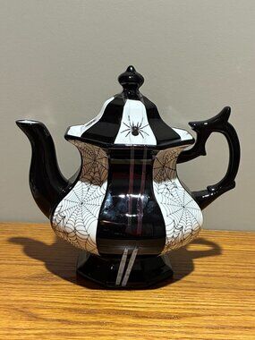 Grace Teaware Halloween Black & White Spider Web Tea Pot - 8" Tall - New